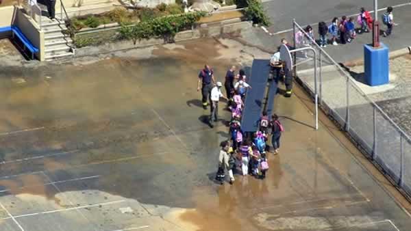 Water main break causes major flooding