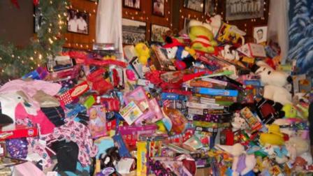 San Francisco firefighters and police officers spent
Christmas morning distributing new toys to thousands of the citys children.