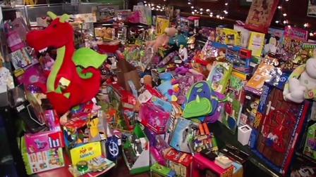 A massive toy drive is being held at San Franciscos Lefty ODouls restaurant Tuesday to help children in need for the holiday.