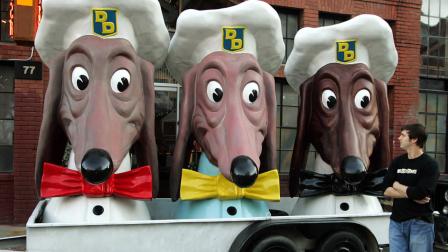 In this Jan. 12, 2005 file photo, Nick Jumonville of New Orleans looks over a trio of Doggie Diner heads parked outside an art gallery and wine bar for an exhibit opening in San Francisco. (AP Photo/Eric Risberg, File)