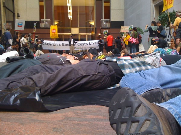 15 arrested in big oil protest