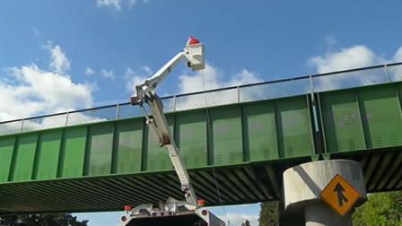 Caltrans battles graffiti on I-280 overpass