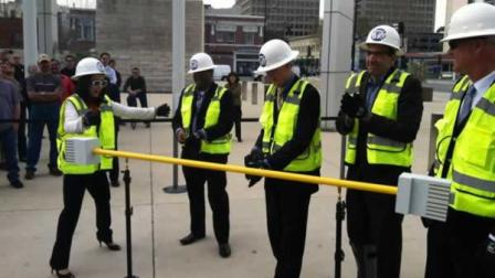 San Jose Mayor Chuck Reed cut a ceremonial Ethernet cable Thursday to kick off a new free Wi-Fi service in part of downtown San Jose.