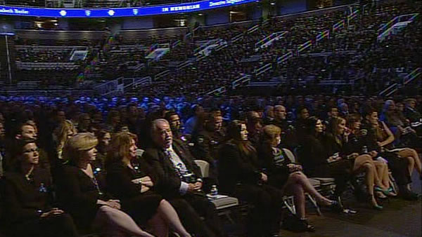 People honor fallen Santa Cruz police officers...
