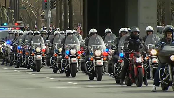 Procession for two fallen Santa Cruz police...