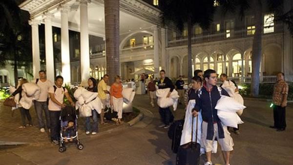 Hotel guests from the Moana Surfrider evacuate