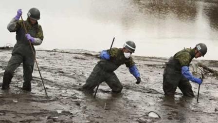 Japan Ground Self-Defense Force members search for missing people in their third major recovery operation since the March 11 earthquake in Shichigahamamachi, Miyagi Prefecture, northeastern Japan, Monday, April 25, 2011.
