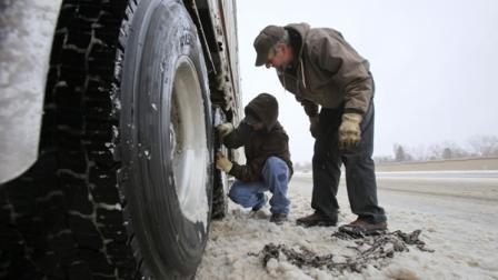 Heavy snowstorm hits Colorado on its way east