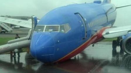 Southwest 737s nose gear collapses upon landing