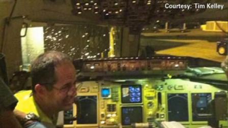Cracked windshield on American Airlines flight