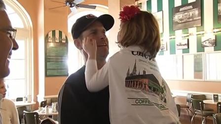 San Francisco 49ers coach Jim Harbaugh and his fmaily stopped by the New Orleans landmark for beignets.