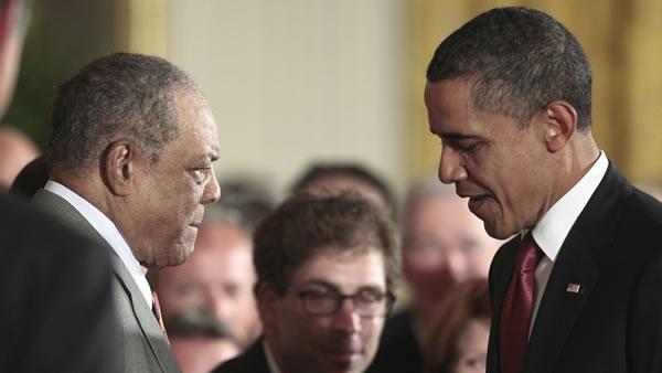 President Barack Obama greets Major League Baseball hall of famer, and former Giants player Willie Mays