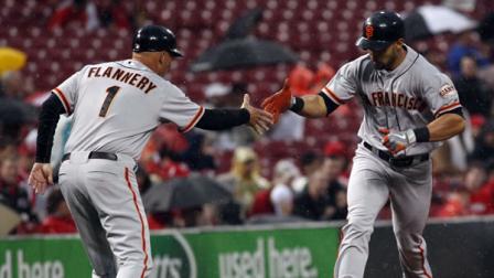 Pagans three-run homer leads Giants over Reds