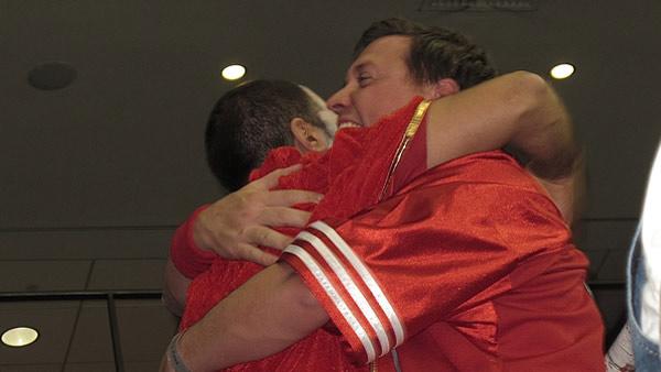 49ers fans hugging