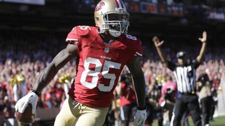 San Francisco 49ers tight end Vernon Davis (85) celebrates after scoring on a 35-yard touchdown reception