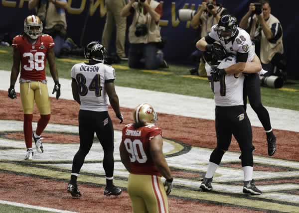 Baltimore Ravens tight end Dennis Pitta (88)...