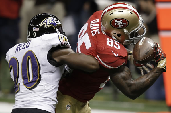 San Francisco 49ers tight end Vernon Davis (85)...