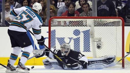 San Jose Sharks center Tommy Wingels