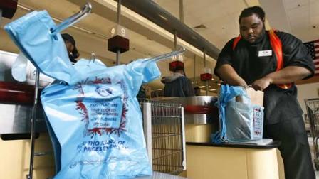 San Francisco and Oakland already ban plastic bags, and now some environmentalists are hoping that ban will extend statewide.