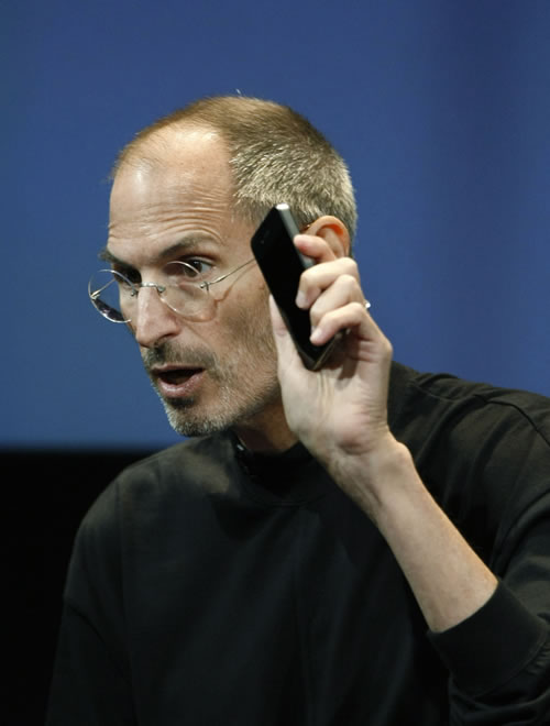 Apple CEO Steve Jobs holds up iPhone 4 as he talks about the Apple iPhone 4 at Apple headquarters in Cupertino, Calif., Friday, July 16, 2010. (AP Photo/Paul Sakuma)