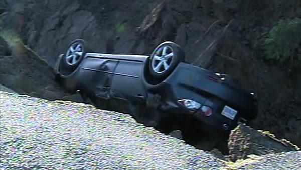 Giant sinkhole swallows up cars in Richmond