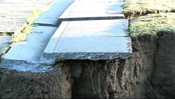 Giant sinkhole swallows up cars in Richmond