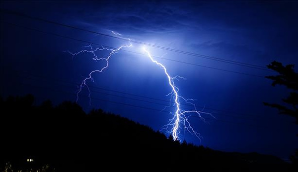 Lightning photo taken by Manny Robalino