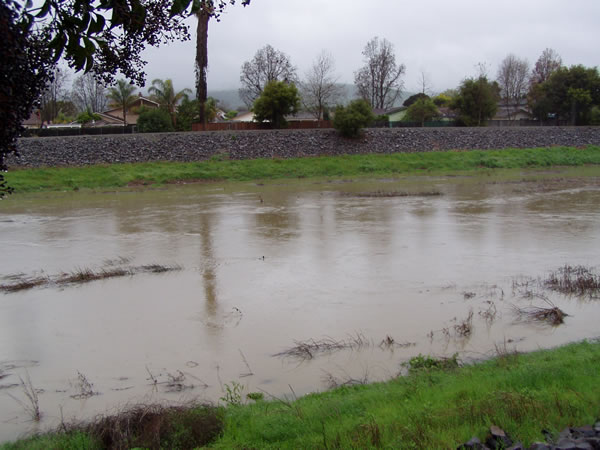High water runoff at Alameda Creek in Fremont,...