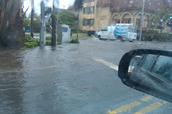Flooding in Burlingame along El Camino Real, March 24, 2011 (Photo submitted by user LauraOliveira via uReport)