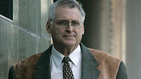 U.S. District Judge Samuel Kent leaves the federal courthouse following his arraignment Wednesday, Jan. 7, 2009 in Houston. (AP Photo/Pat Sullivan)