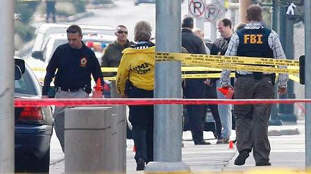 Police and federal officials investigate a shooting at the federal building in downtown Las Vegas Monday, Jan. 4, 2010 in Las Vegas. A gunman opened fire in the lobby of a federal building in downtown Las Vegas on Monday, killing one court officer and wounding a second before he was shot to death. (AP Photo/Isaac Brekken)