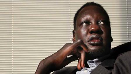 Former NBA basketball star Manute Bol poses for a photograph at the Sunrise Sudan headquarters June 9, 2008. (AP photo)