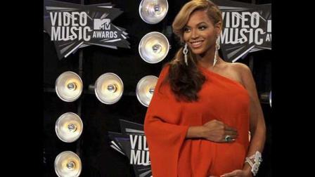 Beyonce arrives at the MTV Video Music Awards on Sunday, Aug. 28, 2011, in Los Angeles. (AP Photo/ Chris Pizzello)