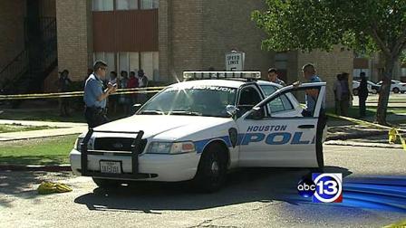 Houston police are looking for suspect in a deadly shooting in southeast Houston.
