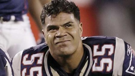 Longtime NFL linebacker Junior Seau was found fatally shot at his southern California home (AP photo)