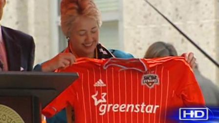 Houston Mayor Annise Parker shows off her Dynamo jersey at a rally in front of City Hall Tuesday.