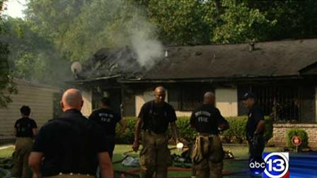 A mailman is a hero after he helped two young girls escape from their burning home in southwest Houston.