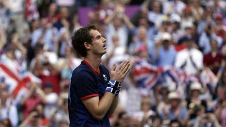 Britains Andy Murray reacts after defeating Switzerlands Roger Federer to win the mens singles gold medal match at the All England Lawn Tennis Club at Wimbledon, in London, at the 2012 Summer Olympics, Sunday, Aug. 5, 2012. (AP Photo/Victor R. Caivano)