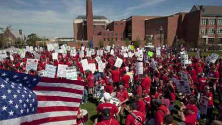 Thousands of striking teachers rally in Chicago