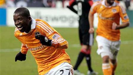 Houston Dynamos Boniek Garcia (27) celebrates after scoring a goal against D.C. United during the first half of Game 2 of their MLS soccer Eastern Conference semifinal playoff match, Sunday, Nov. 18, 2012, in Washington. (AP Photo/Luis M. Alvarez)