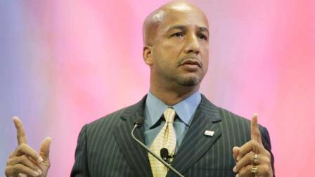 New Orleans Mayor Ray Nagin discusses his citys recovery nearly a year after Hurricane Katrina during the National Association of Black Journalists Convention in Indianapolis, Friday, Aug. 18, 2006. (AP Photo/Darron Cummings)