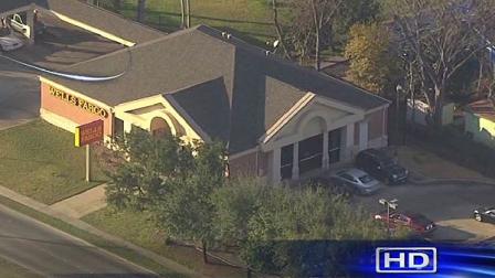 SkyEye 13 HD flew to the scene and found officers taking two men into custody not far from the bank.