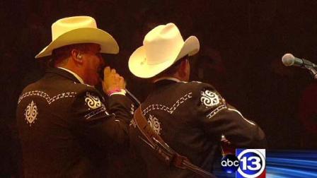 Sunday nights Go Tejano performance featured Julion Alvarez and Los Invasores de Nuevo Leon in concert. It set a new all-time paid rodeo attendance record with 75,305 fans