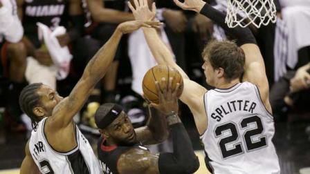 Miami Heats LeBron James looks to pass between San Antonio Spurs Kawhi Leonard (2) and San Antonio Spurs Tiago Splitter (22), of Brazil, during the first half at Game 4 of the NBA Finals basketball series, Thursday, June 13, 2013, in San Antonio. (AP Photo/David J. Phillip)