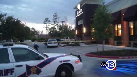 A jewelry store in The Woodlands becomes the target of a police investigation after it was robbed by five suspects Monday evening.