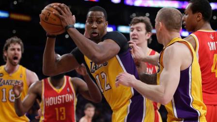 Dwight Howard is trading in the purple and gold for Rockets red (AP photo)