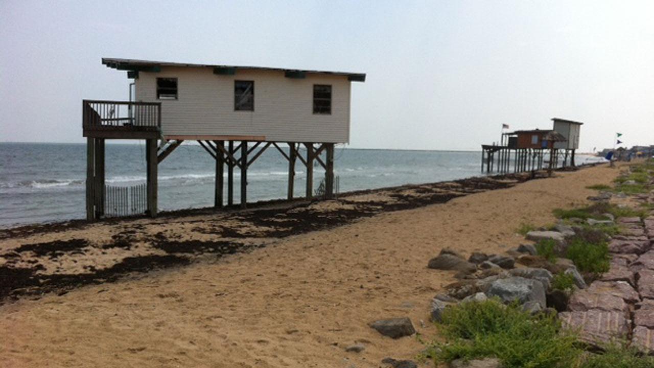 Residents In Surfside Want Dilapidated Houses Torn Down