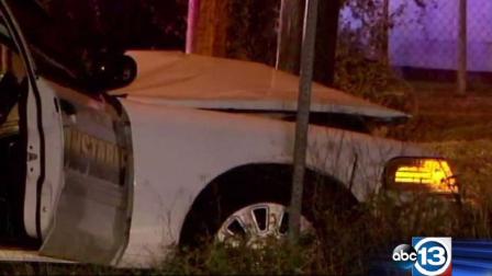 Suspect escapes when deputy crashes during chase north of downtown Houston; officers later arrest him at home