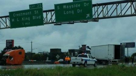 18-wheeler accident on the 610 South Loop at Wayside