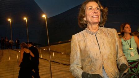 Diane Disney Miller poses for photographers as she arrives for a grand opening concert gala at the new Walt Disney Concert Hall in Los Angeles, Thursday, Oct. 23, 2003. (AP Photo/Chris Pizzello)